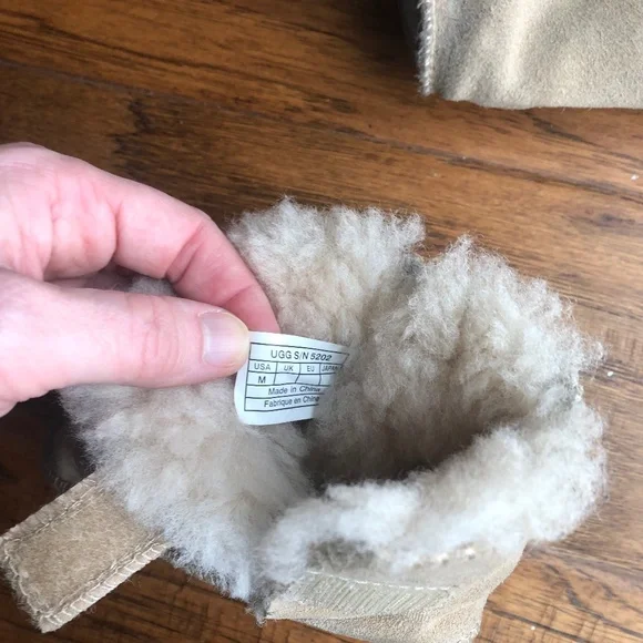 UGG Unisex-Baby Erin Boot, Color: Chestnut, size medium infant - Picture 5 of 6